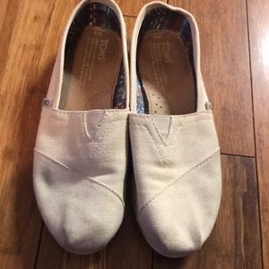 Women’s Toms Size 6